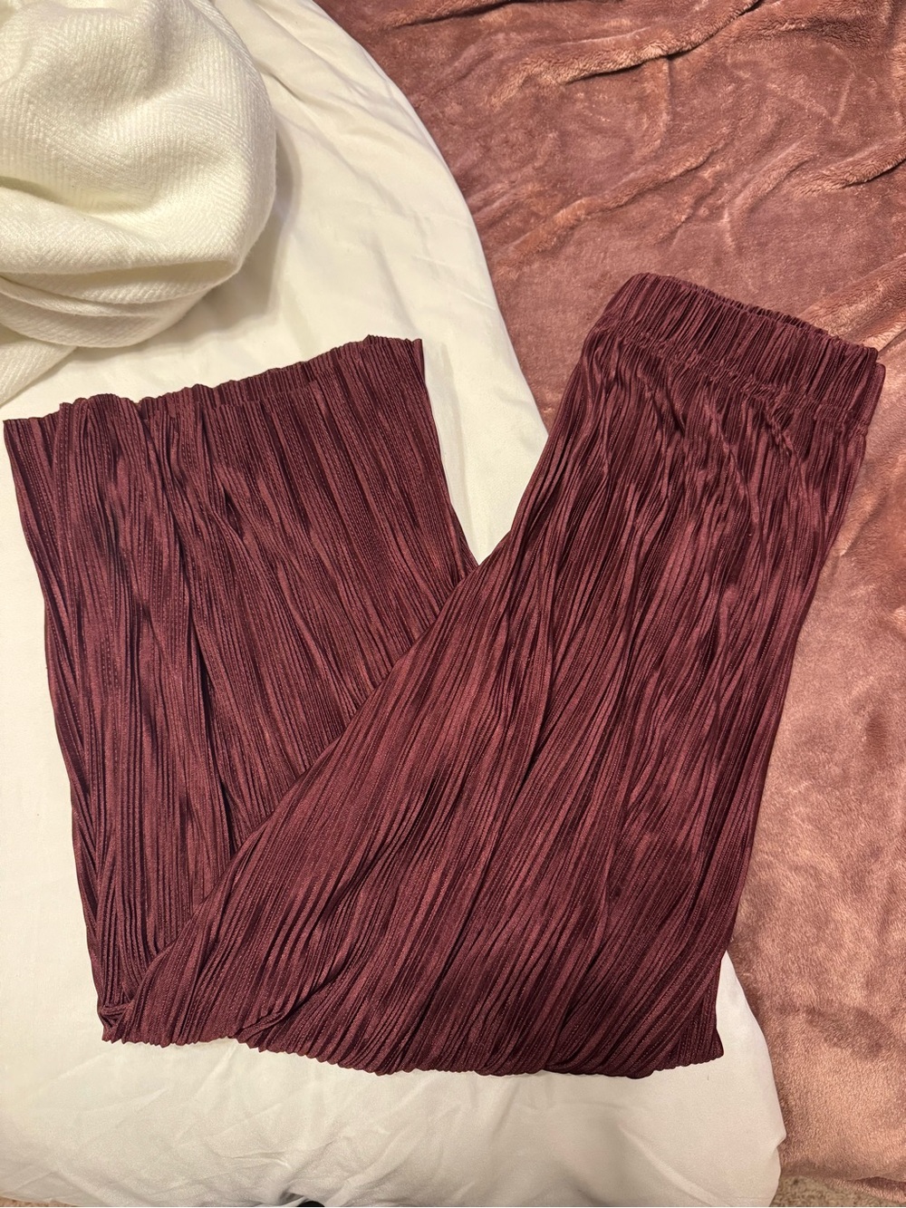 Women’s Pleated Wine Pants